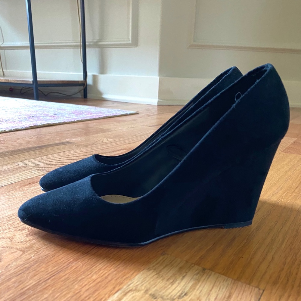 NWOT Black faux suede wedge